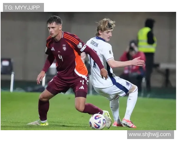 足球球星纷纷伸出援手慷慨解囊捐款展现体育精神力量